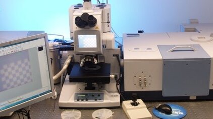FTIR spectroscopy is used for broad spectrum characterization of nanostructured photovoltaic elements.